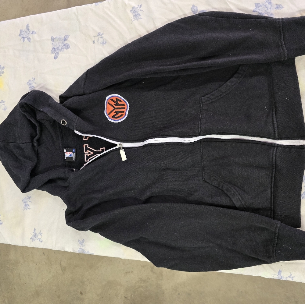 New York Knicks Woman's Hooded Zip-up Sweater